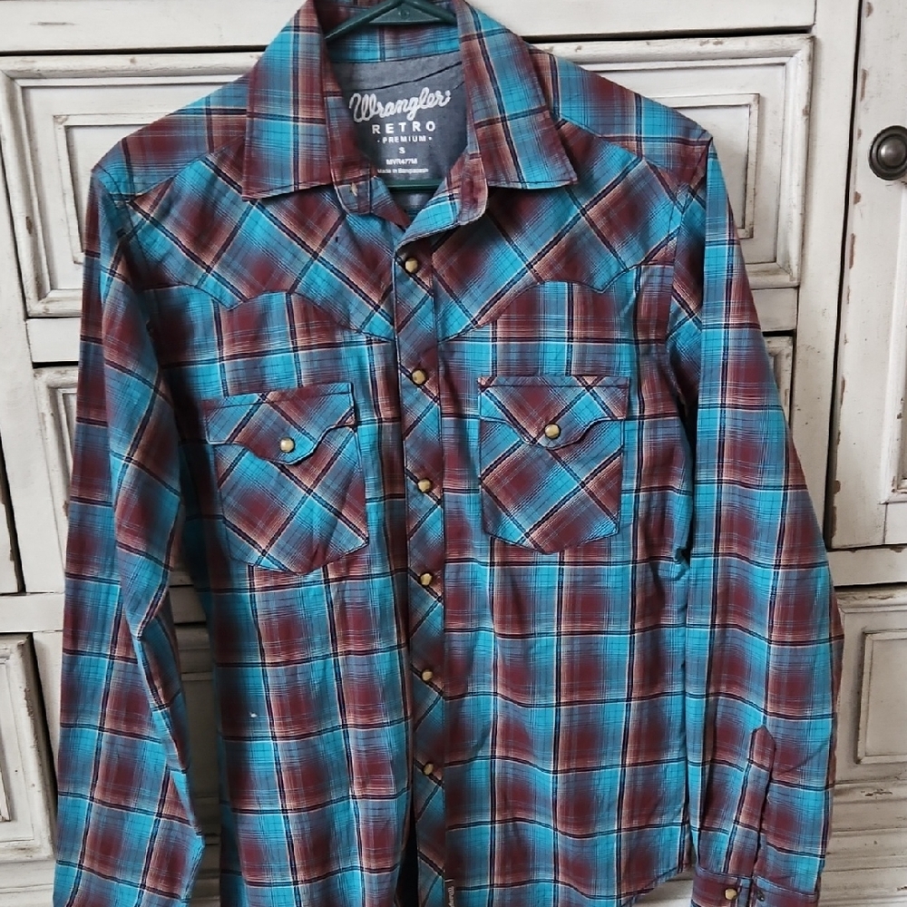Wrangler Retro Blue and Red Casual Button Down Shirt